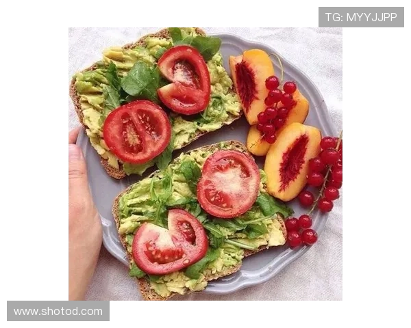 拉莫斯家冰箱里塞满蛋白粉，连狗都练出腹肌了