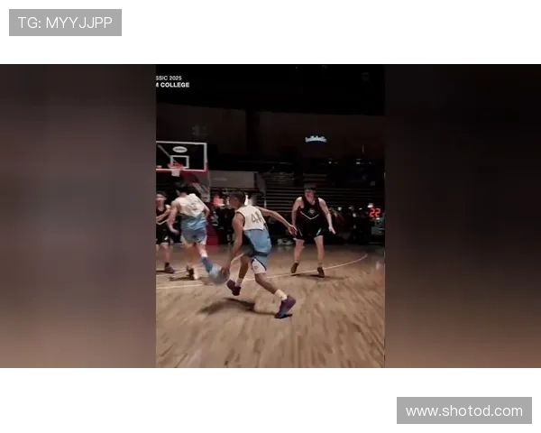 拉贾·朗多无球跑动提升持球组织效率，区别于传统控卫打法