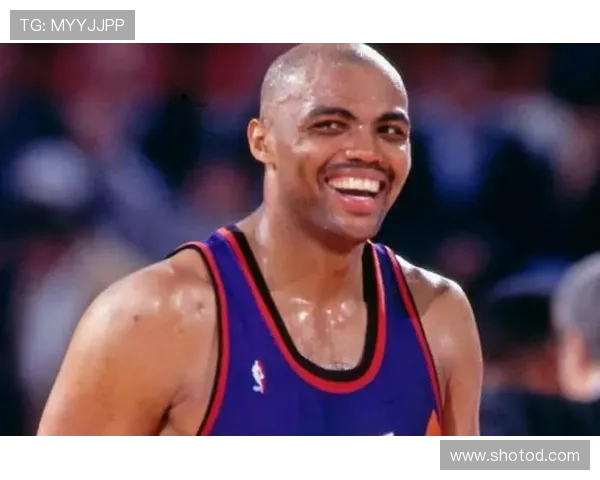 查尔斯·巴克利篮下强攻制造对抗 提升球队内线得分效率