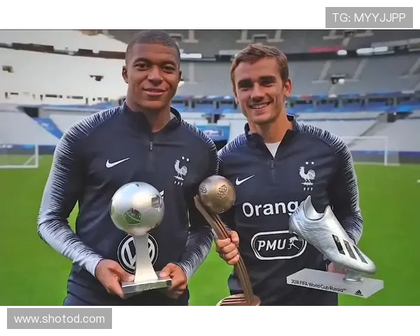 格里兹曼与姆巴佩战术角色对比：不同时代的核心定位解析