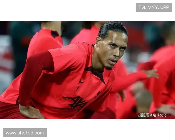 孔帕尼与范迪克在防守高度与传球参与下出现结构分散趋势