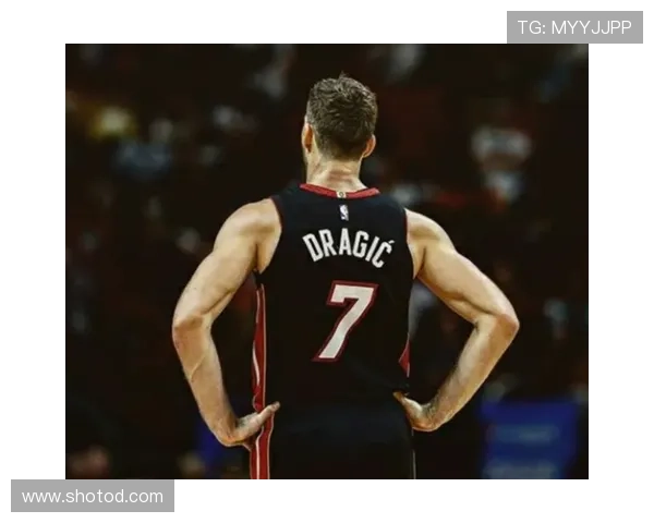 德拉季奇无球跑动制造空位，提升热火外线效率