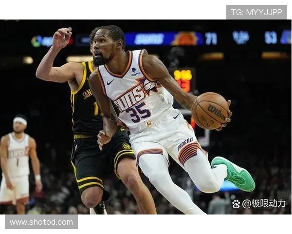 杜兰特单打主导进攻，得分效率胜过库里