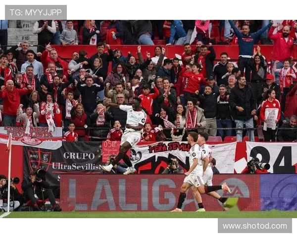 曼联反复重建的背后，是长期战略缺失